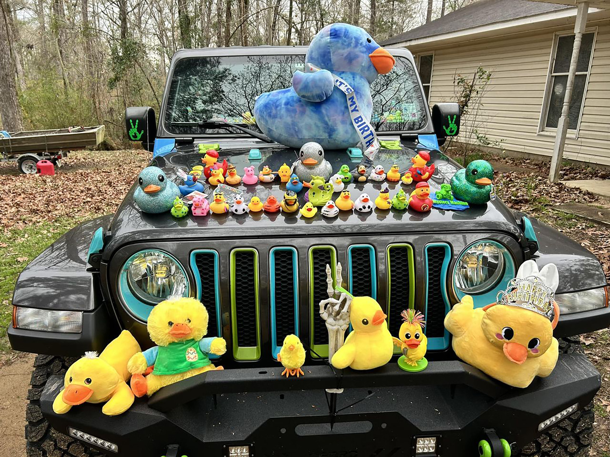 Why do Jeeps have ducks?